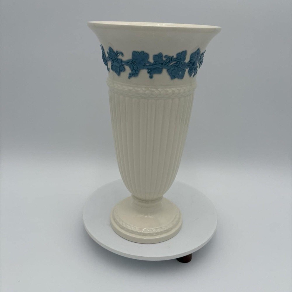 Wedgwood QUEENSWARE Lavender On Cream 11" Vase Vintage